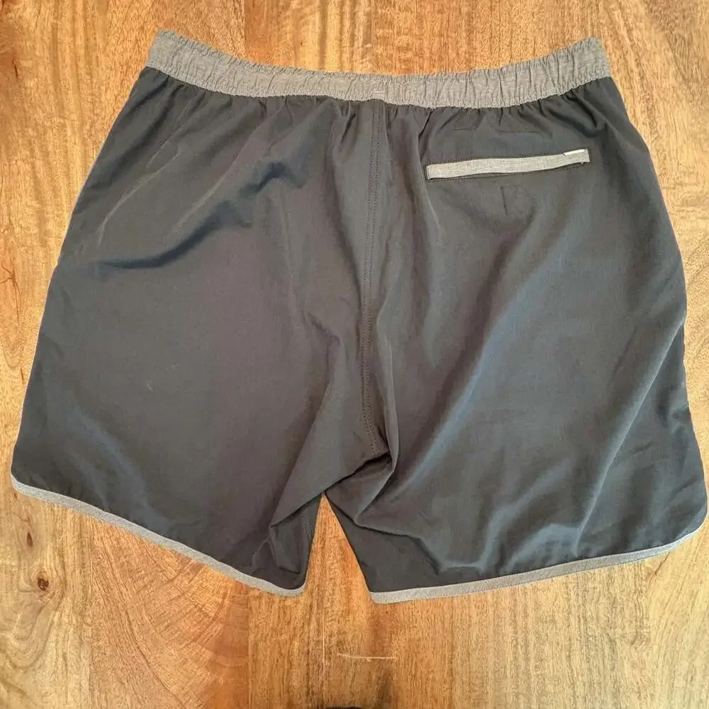 Vuori Shorts Mens 2XL Gray Athletic 7 Inch Inseam Zip Pocket Gym Running